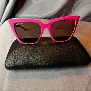Balenciaga Tip Cat Eye Sunglasses 💓